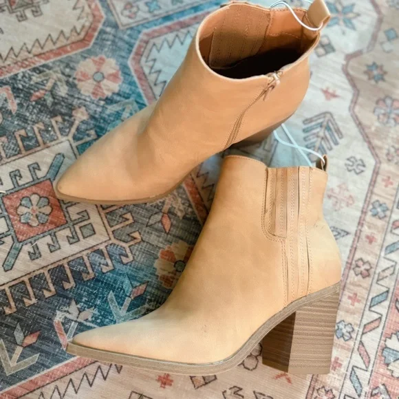 Universal Thread Booties - Picture 1 of 1